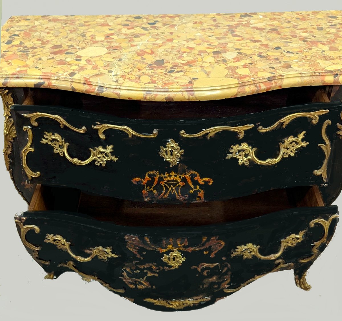 Commode Louis XV vers 1750 Laque noire avec armoiries nobiliaires dans un cartouche-photo-4