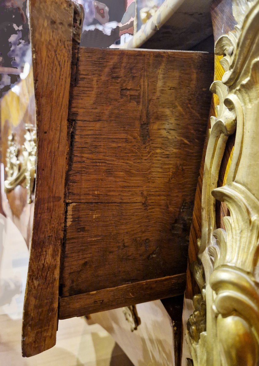 Commode Louis XV vers 1760 estampillée « J C… » Jacques-Charles-Denis Chartier ainsi que JME -photo-6