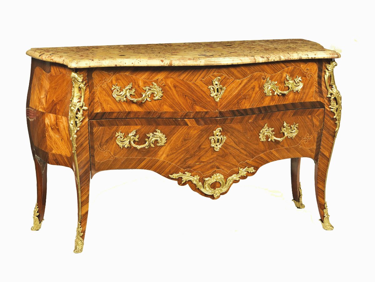 Commode Louis XV vers 1760 estampillée « J C… » Jacques-Charles-Denis Chartier ainsi que JME 