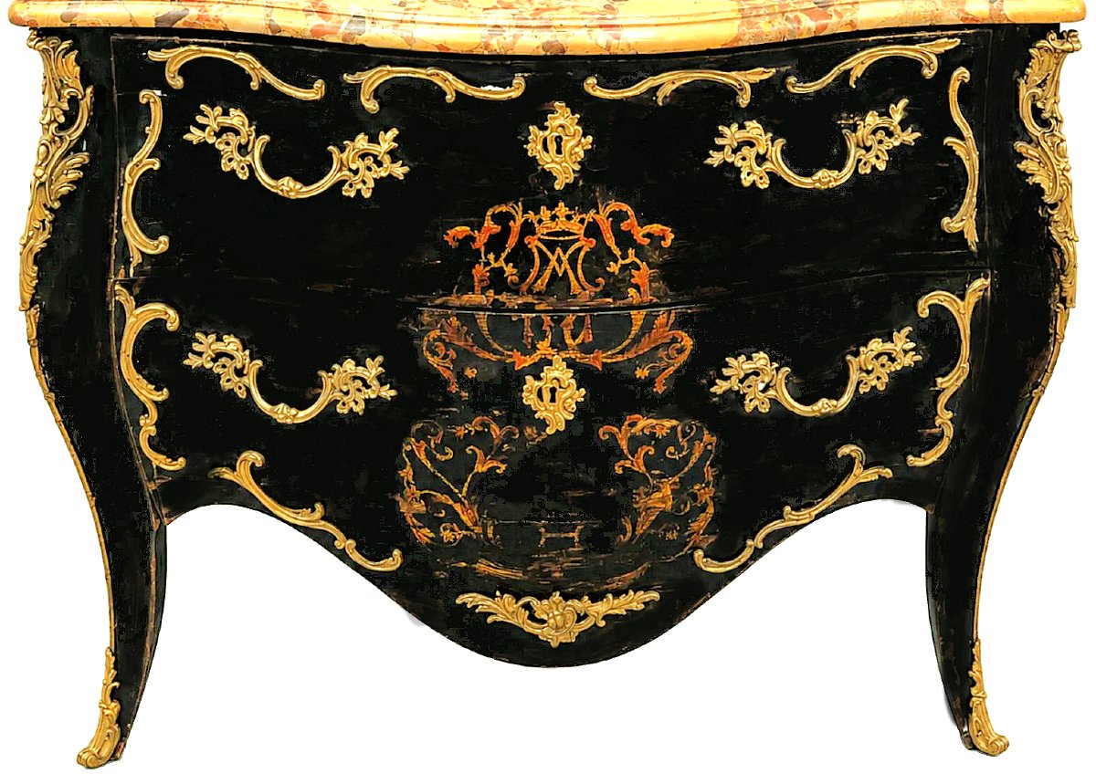 Commode Louis XV vers 1750 Laque noire avec armoiries nobiliaires dans un cartouche-photo-3