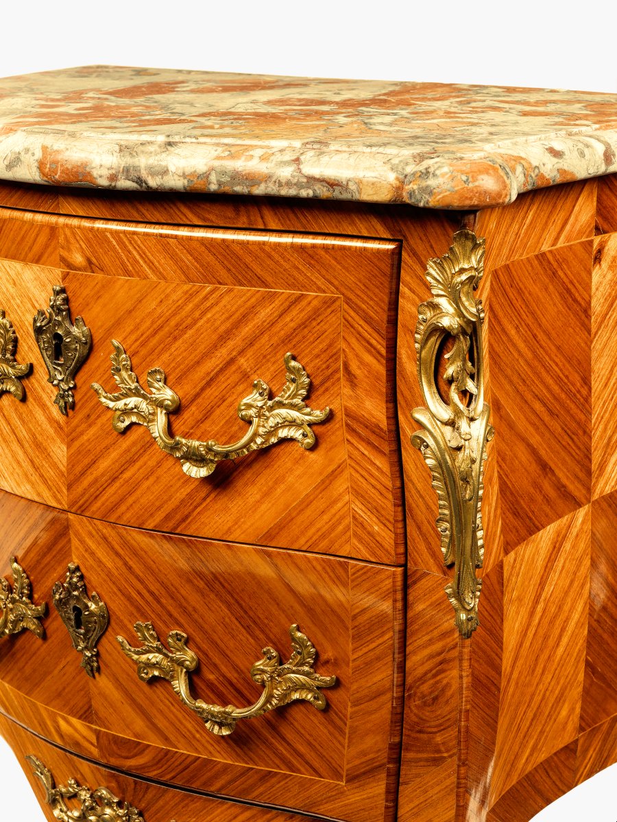Commode Louis XV Estampillée L.BOUDIN vers 1765    H. 83 cm, L. 59 cm, P. 41 cm. -photo-2