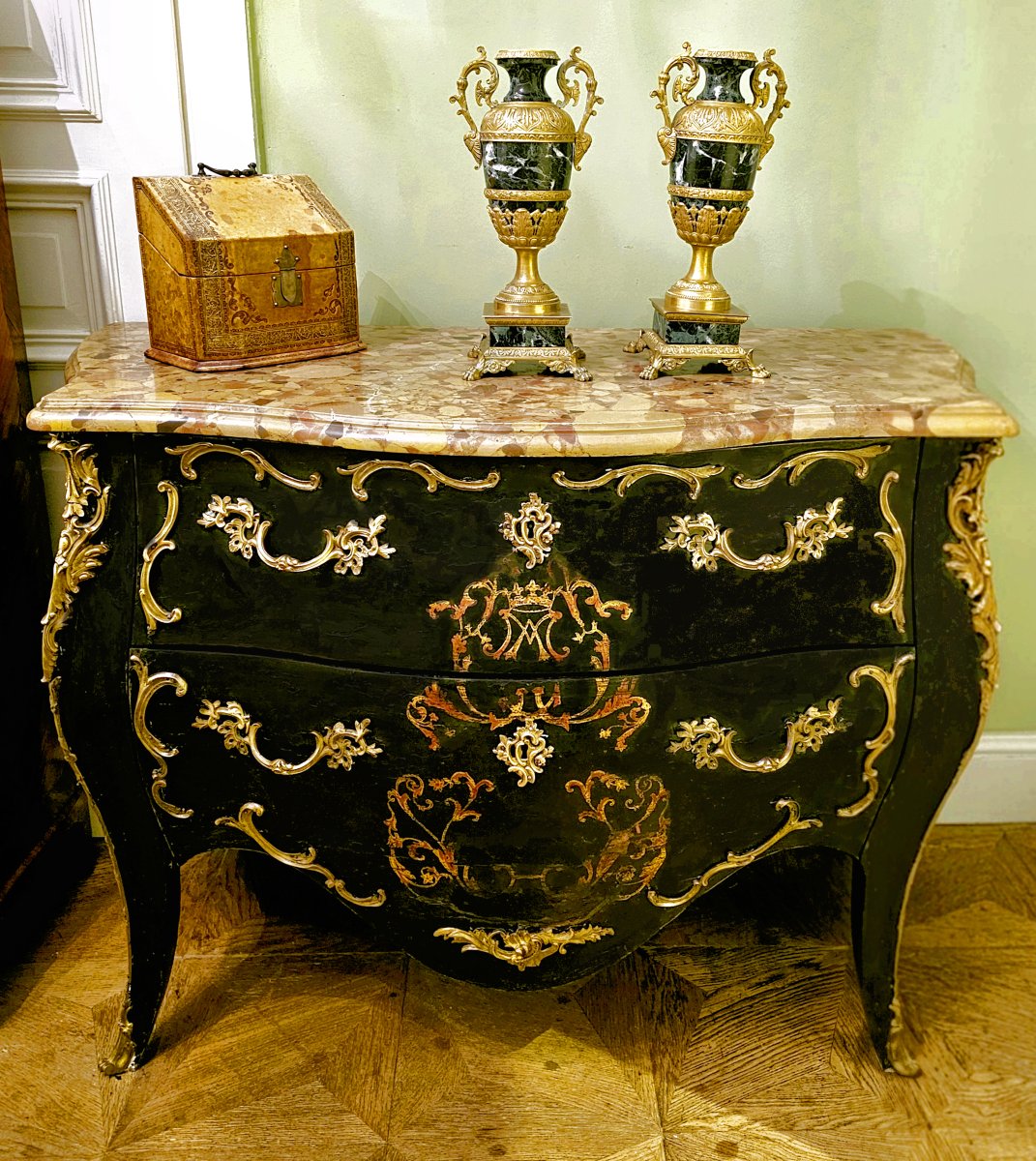 Louis XV Chest Of Drawers, Circa 1750; Black Lacquer With A Noble Coat Of Arms In A Cartouche-photo-7
