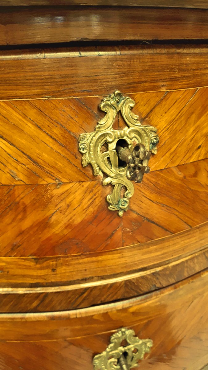 Commode Louis XV vers 1750   Placage de bois de rose et de palissandre, motif « papillon »-photo-3