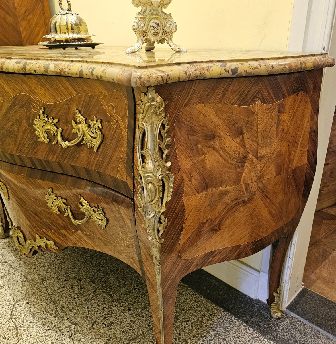 Commode estampillée J. SCHMITZ (deux fois) ainsi que JME Louis XV -photo-1