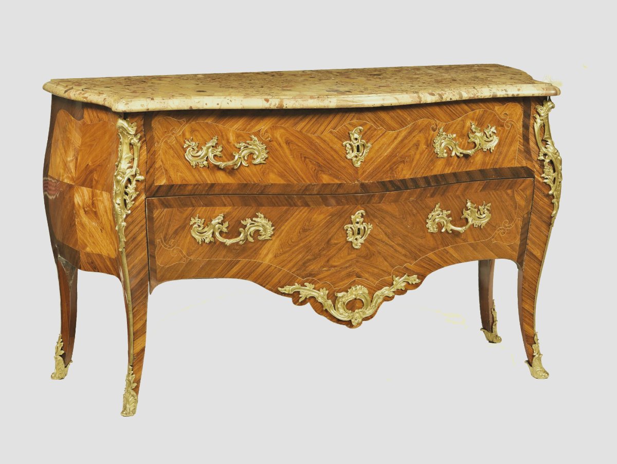 Commode estampillée J. SCHMITZ (deux fois) ainsi que JME Louis XV 