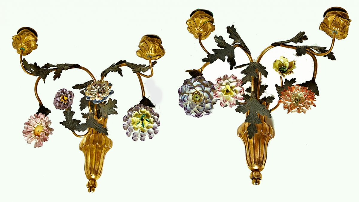 Haute Fin Deux Bras Pair Of Wall Lights France Transition Flowers In Meissen Porcelain Around 1765