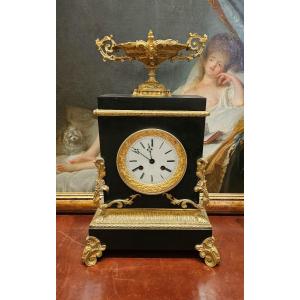 Pendule Louis Philippe Vers 1830     H. 46 Cm. L. 30cm P. 14 Cm   