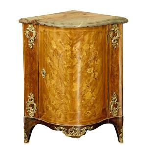 Encoignure Louis XV vers 1760  88,5 x 51,5 x 51,5 cm
