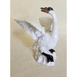 Cygne Porcelaine Meissen vers 1765 Modèle de Johann Joachim Kaendler  H. 11 cm 
