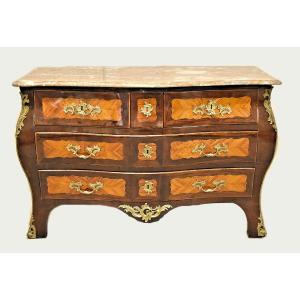 Commode  Louis XV Vers 1760 Attribuée à Jean-Charles Ellaume  Maître depuis le 6 novembre 1754