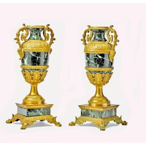Vases Paire Russie Saint-Pétersbourg Milieu du XIXe siècle Marbre vert monture en bronze doré