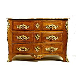 Commode Louis XV vers 1760 estampillée D. GENTY Denis Genty Maître depuis le 13 mars 1754