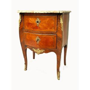 Commode Louis XV vers 1750 Placage de bois de rose et de palissandre, motif « papillon »