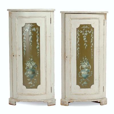 White Painted Corner Cabinets Denmark Louis XVI Circa 1780 H. 112 Cm. L. 55 Cm. D. 36 Cm.