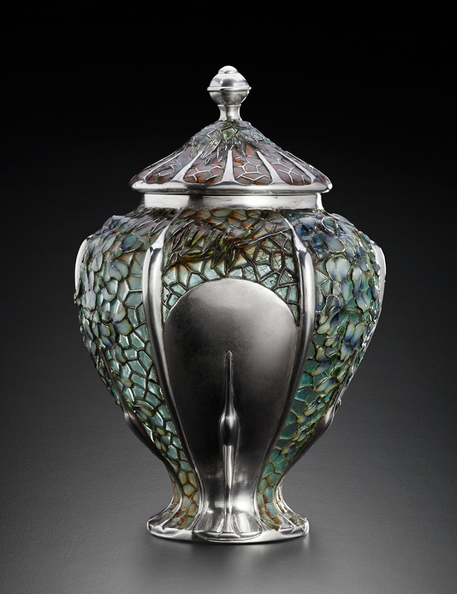 Covered Vase - Glycines/wisteria