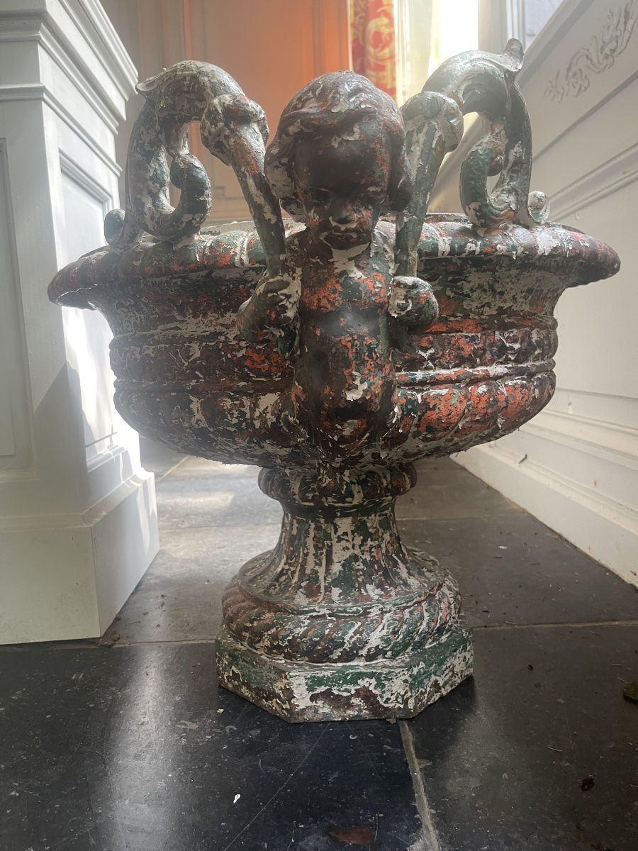Rare pair de grands vases en fonte très belle patine