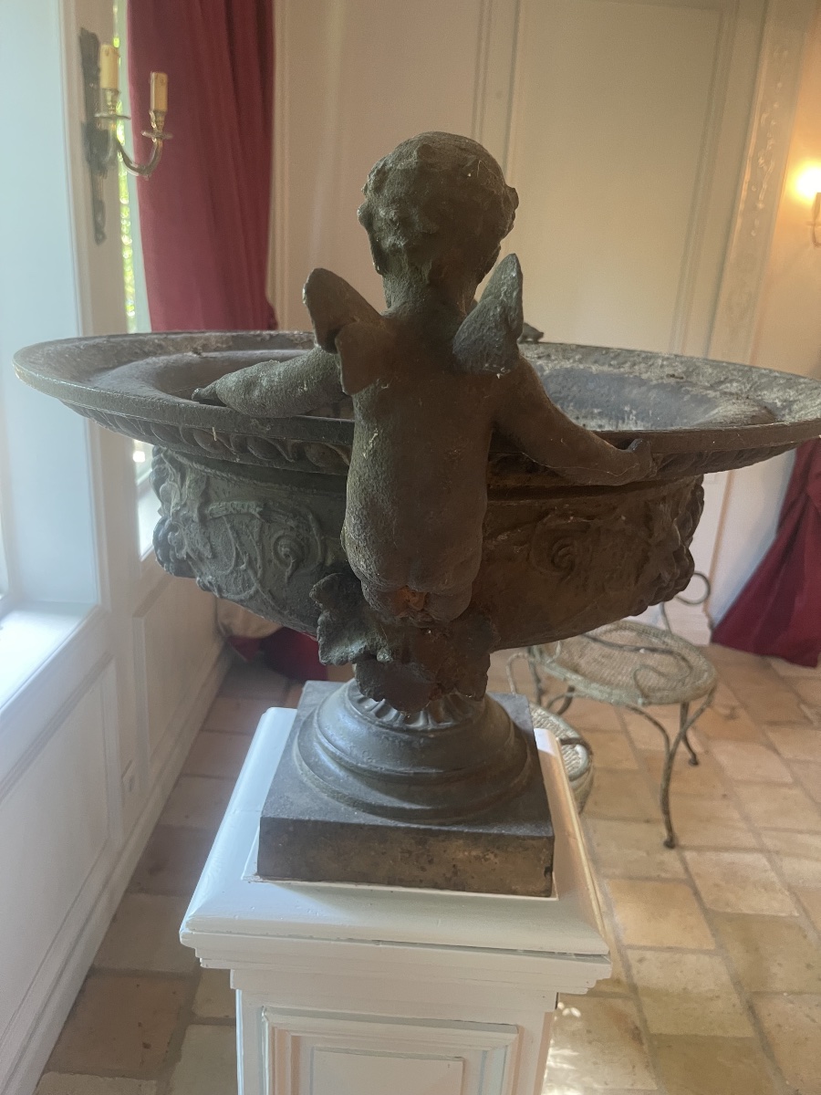 Rare modèle de vase fonte 
