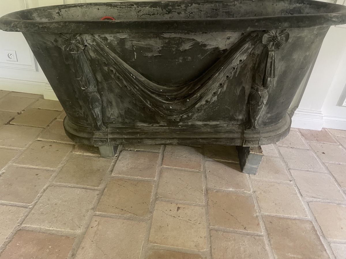 Beautiful Zinc Bathtub -photo-2