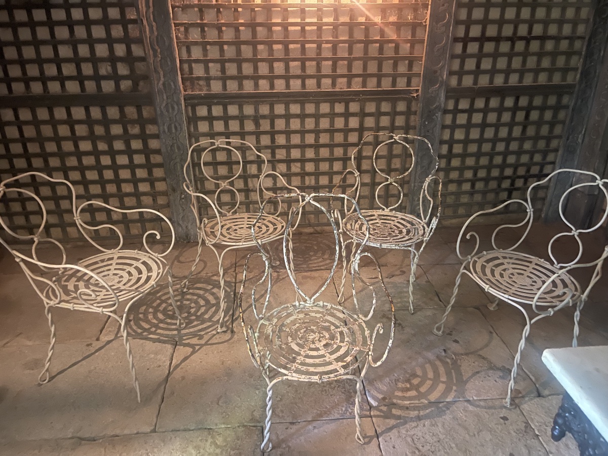 Cinq fauteuils vachon