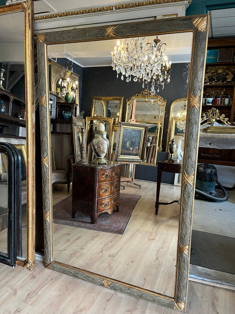 Grand miroir style Louis XVI en chêne  sculpté et rechampi 201 X 126 CM