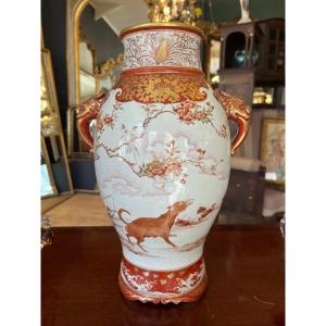 Vase en porcelaine du Japon vers 1900