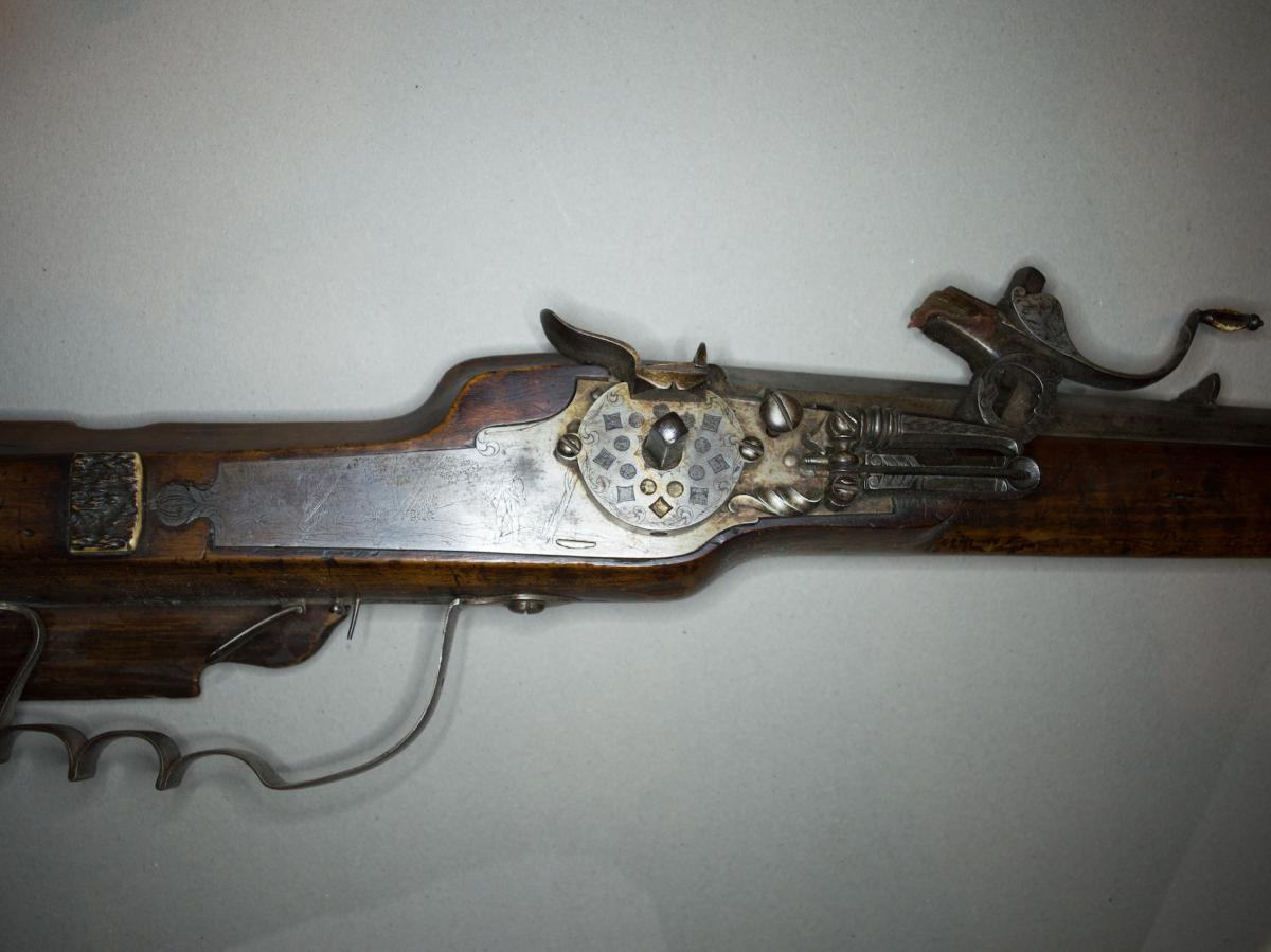 Arquebuse De Chasse à Rouet. Canon à Pans, Avec Hausse, Poinçonné Au Tonnerre d'Un Poinçon "b.b