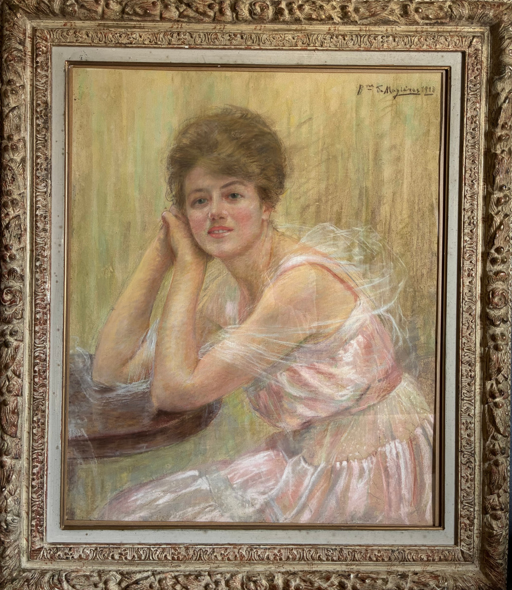 Grand et élégant pastel. Signé De Mazières 1918.