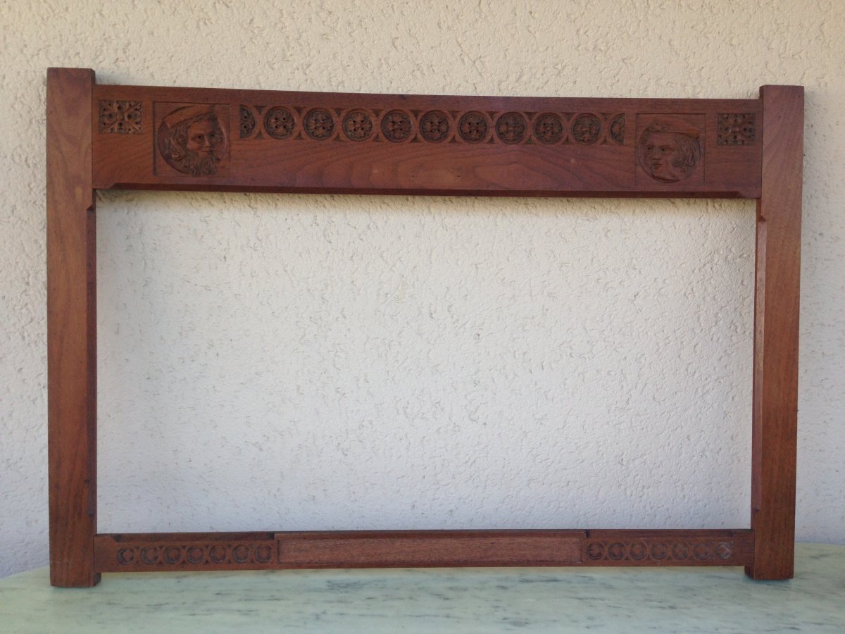 Large Renaissance Style Frame In Walnut.-photo-3