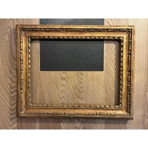 Cadre de style Louis XVI . bois et stuc doré. 