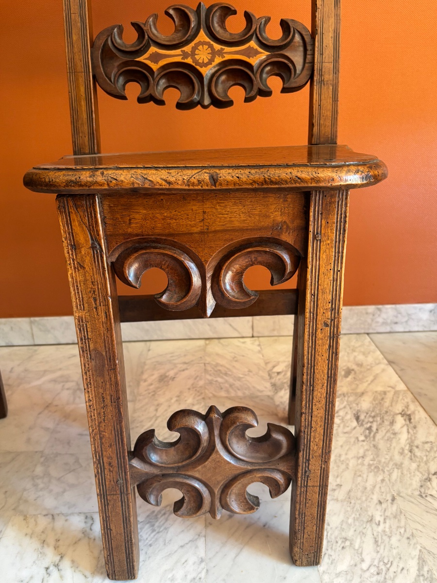 "17th-century Italian Walnut Chairs. Lombardy" -photo-3