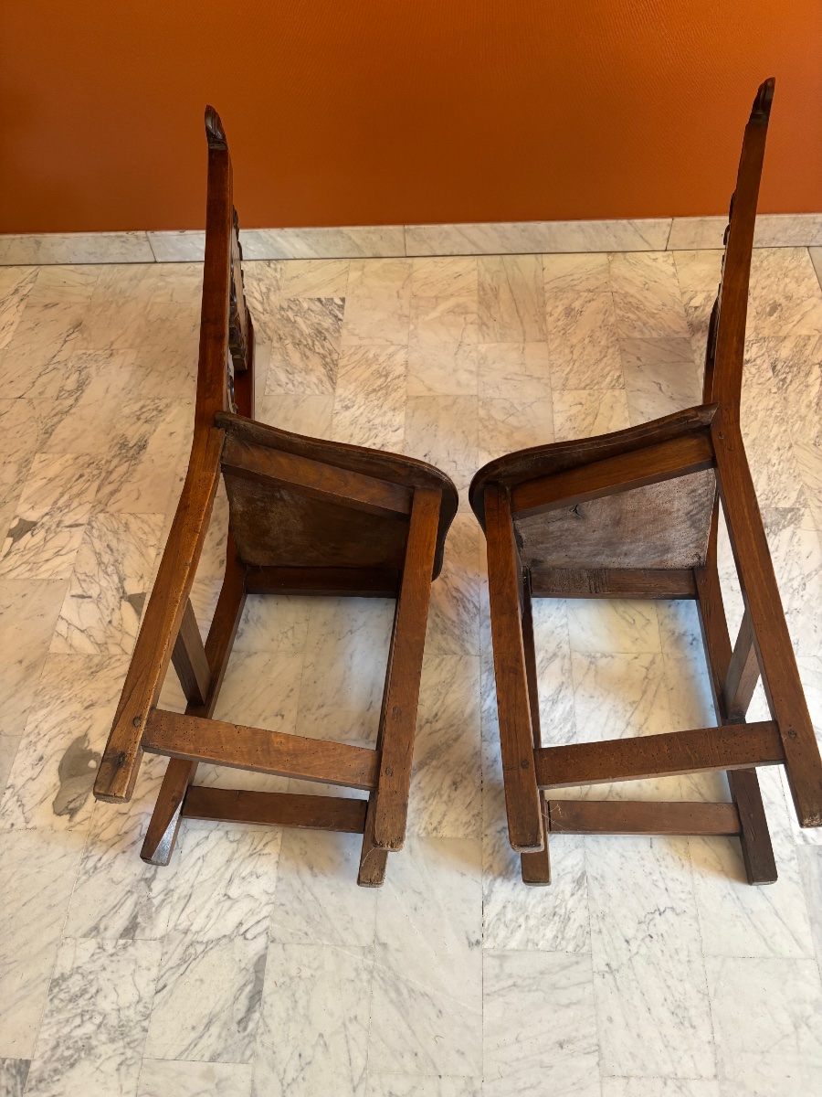 "17th-century Italian Walnut Chairs. Lombardy" -photo-4
