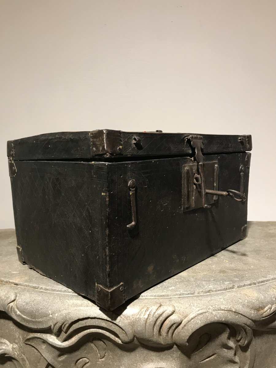 XVII Century Leather Wrapped Box-photo-2