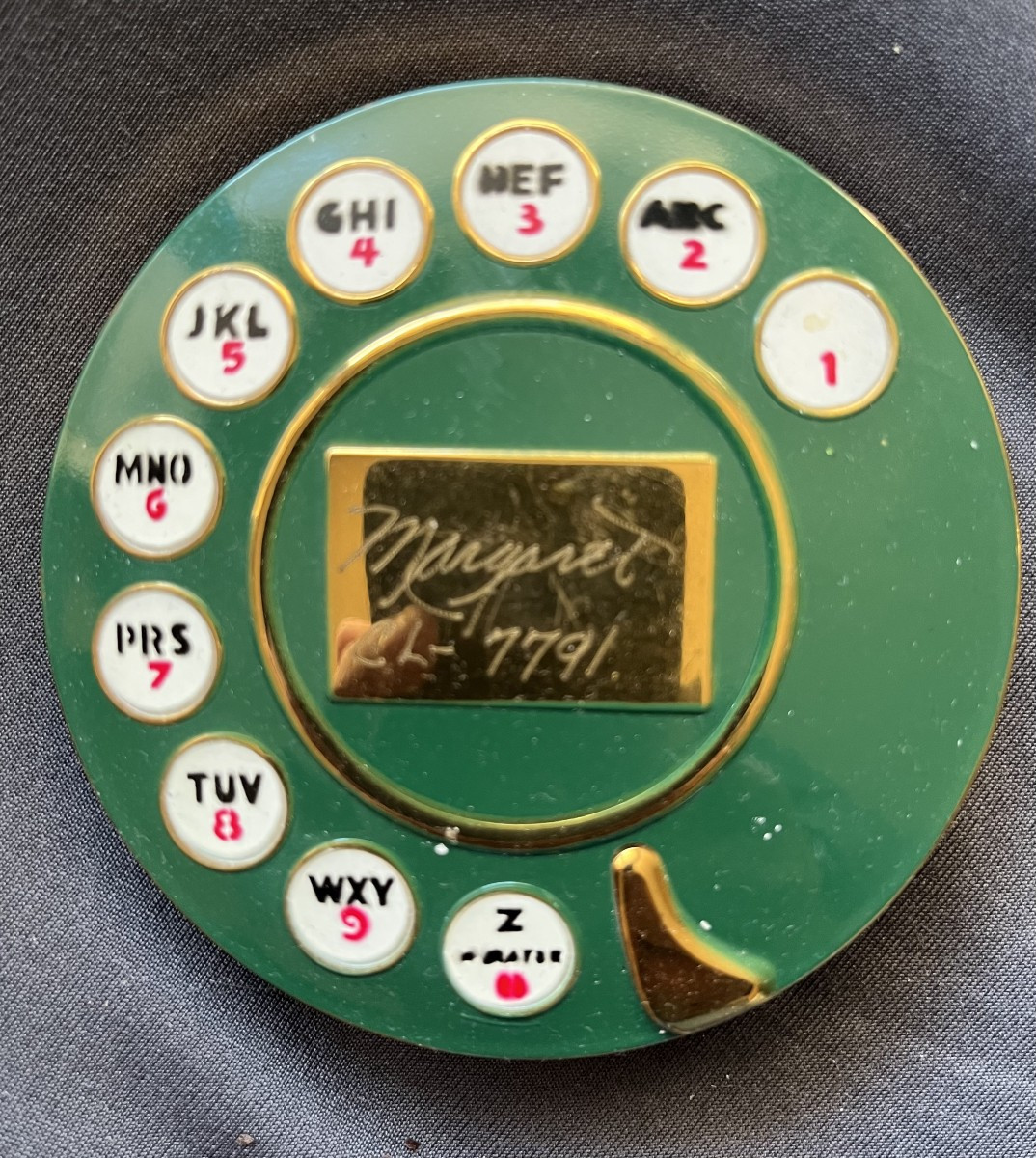 DALI Salvador pour Elsa SCHIAPARELLI (1890-1973). Poudrier surréaliste