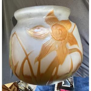 Vase verre Emile GALLE "jonquille" era Daum, Muller ...
