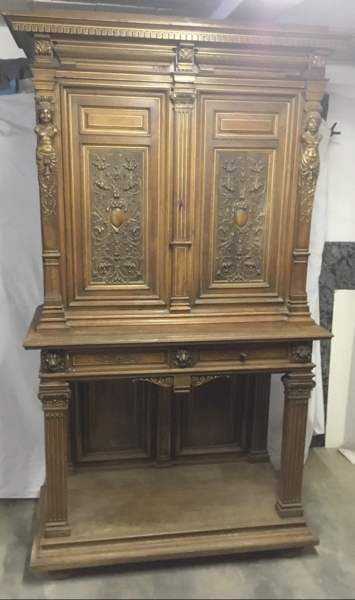 Cabinet Style Renaissance