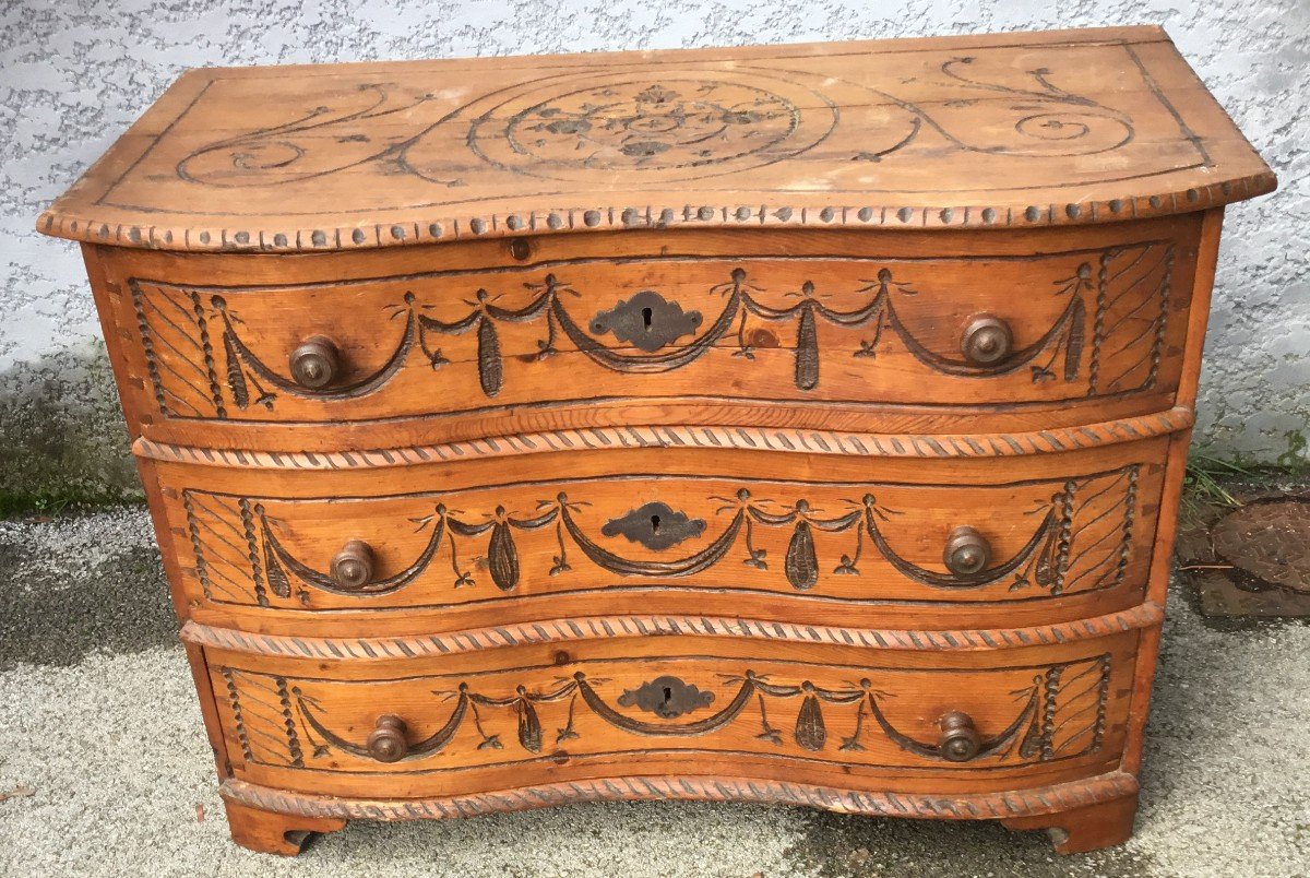18th Century Chest Of Drawers In Fir