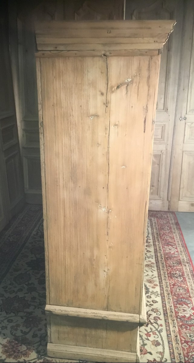 18th Century Fir Cabinet-photo-2
