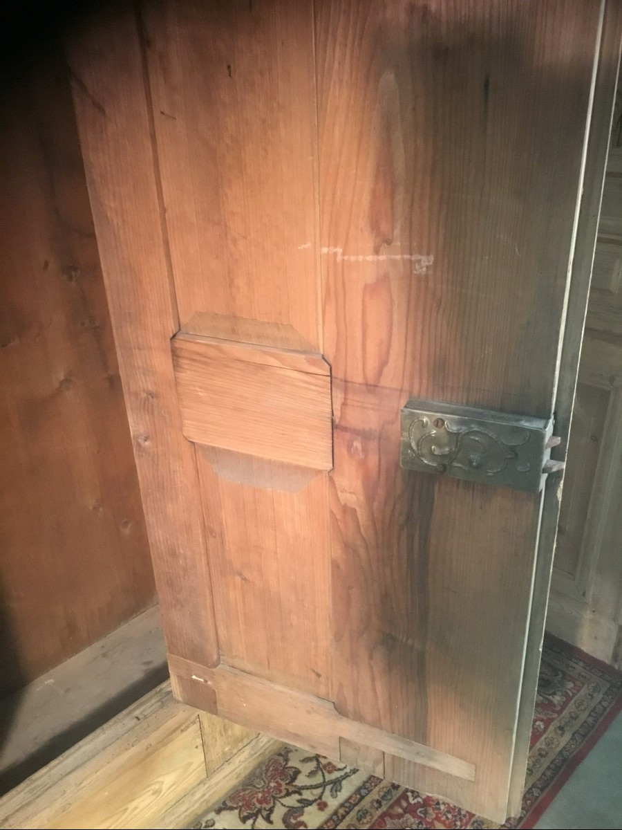 18th Century Fir Cabinet-photo-4