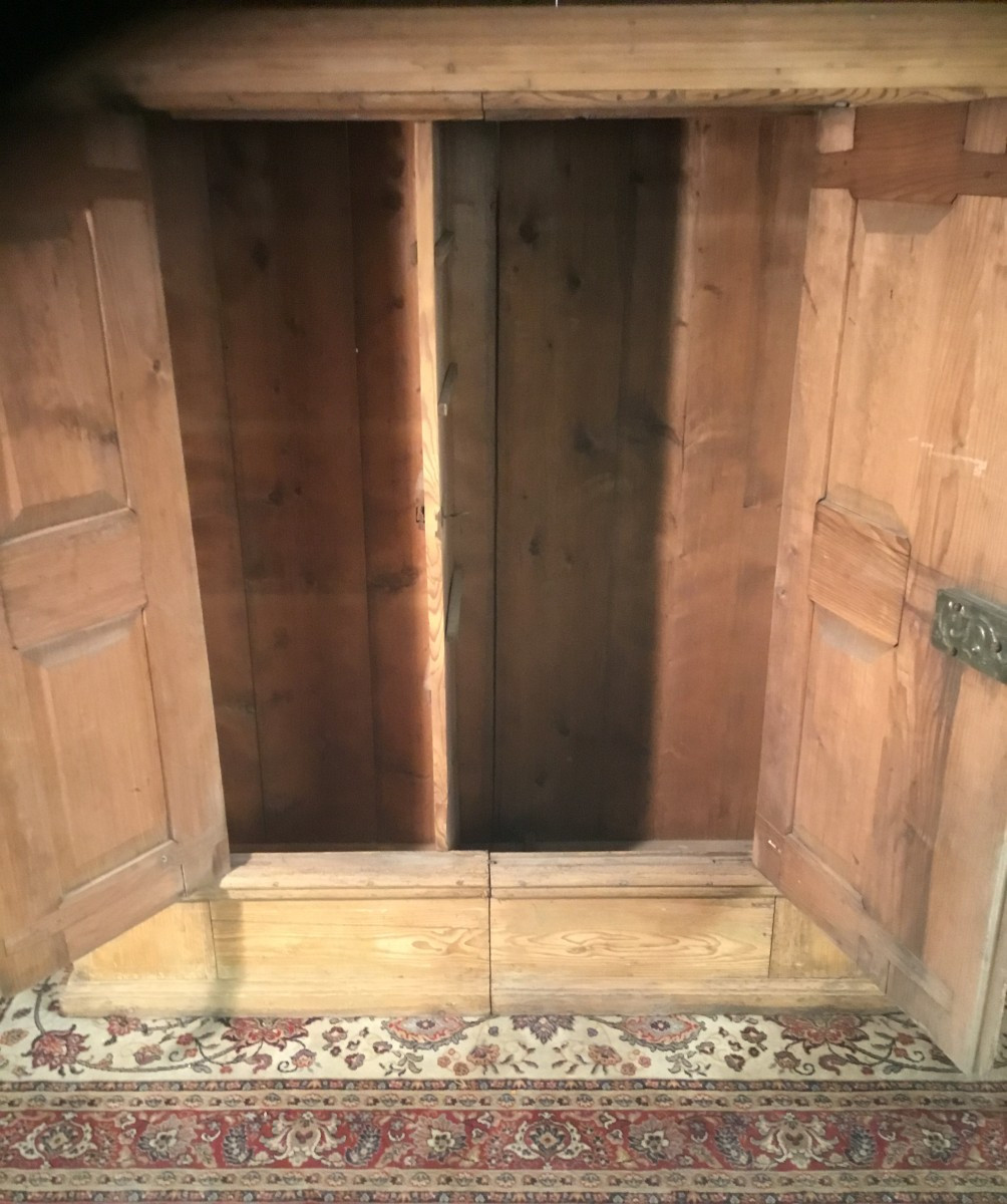 18th Century Fir Cabinet-photo-6