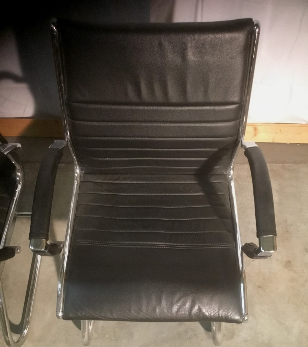 paire de fauteuil cuir et acier chromé-photo-3