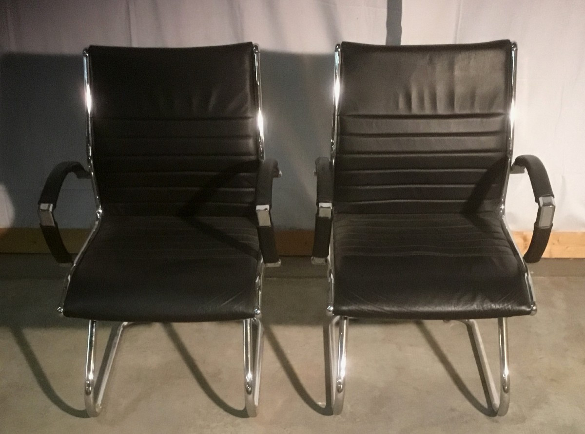 paire de fauteuil cuir et acier chromé