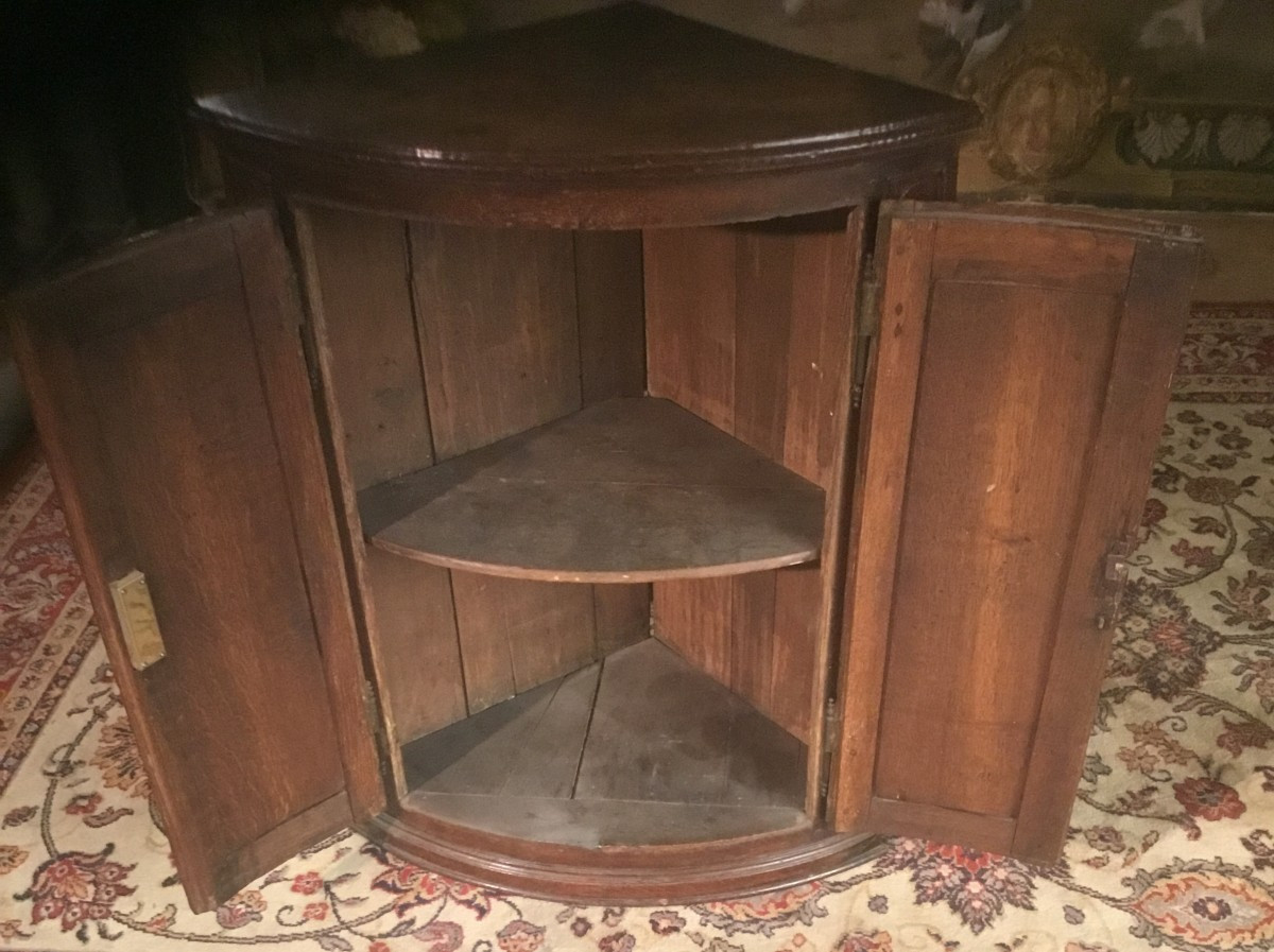 18th Century Oak Corner Cabinet-photo-1