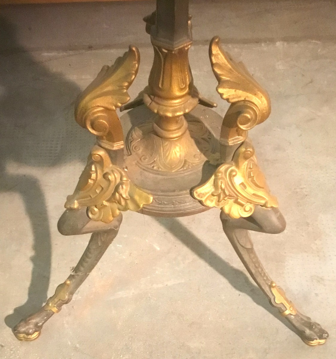Cast Iron Pedestal Table-photo-2