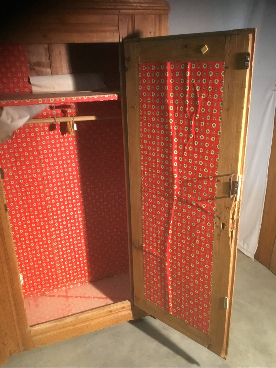 17th Century Fir Wardrobe-photo-3