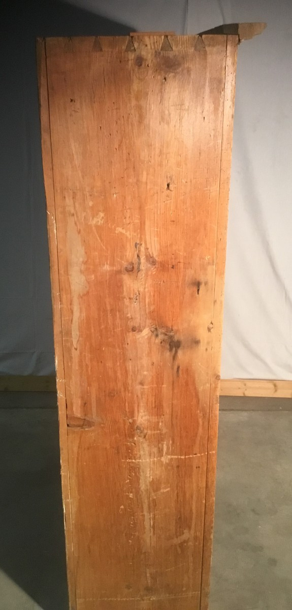17th Century Fir Wardrobe-photo-4