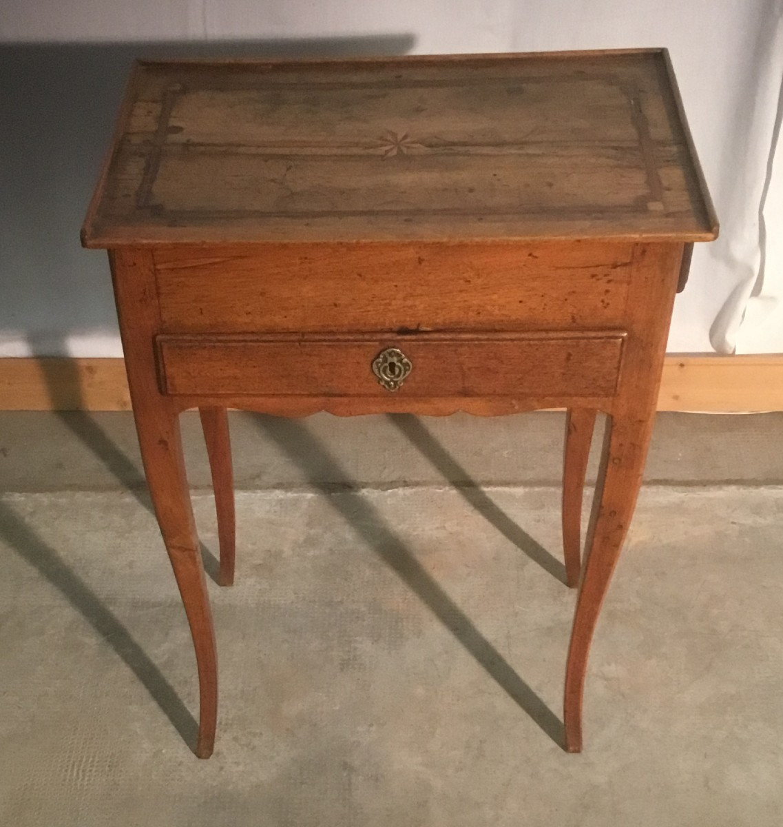 petite table XVIII me