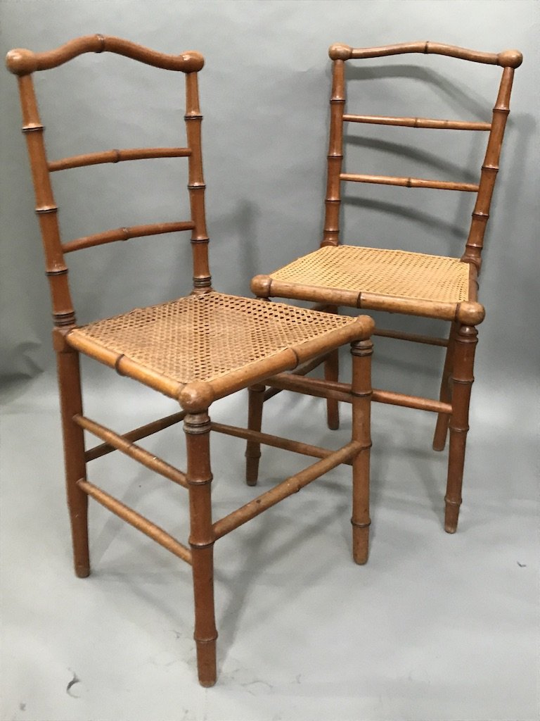 Paire de chaises cannées