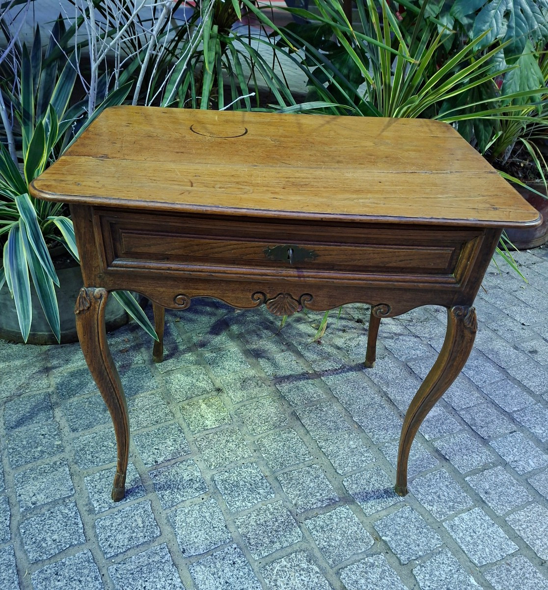 Petite table Louis XV en chêne