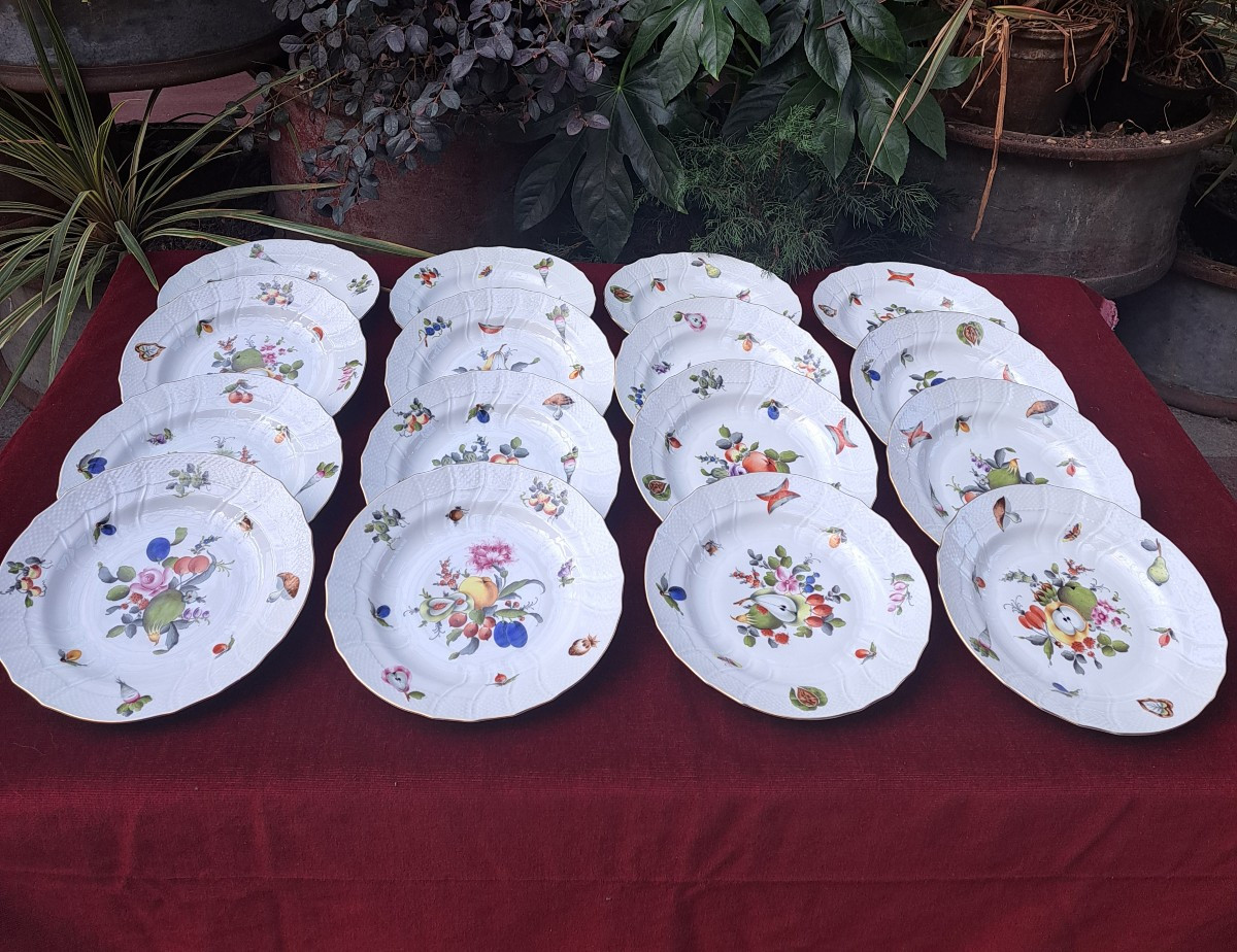 16 assiettes, porcelaine Herend Hungary
