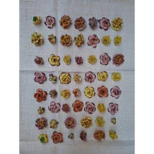 Ensemble de petites fleurs en porcelaine 